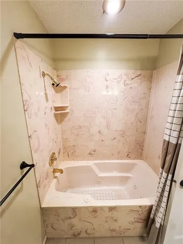 $425,000 | 8011 Gillette Street, Lenexa, KS 66215