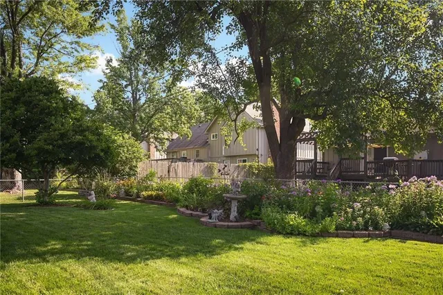 $425,000 | 8011 Gillette Street, Lenexa, KS 66215