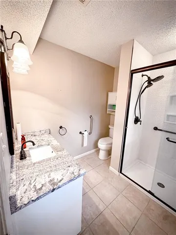 $425,000 | 8011 Gillette Street, Lenexa, KS 66215