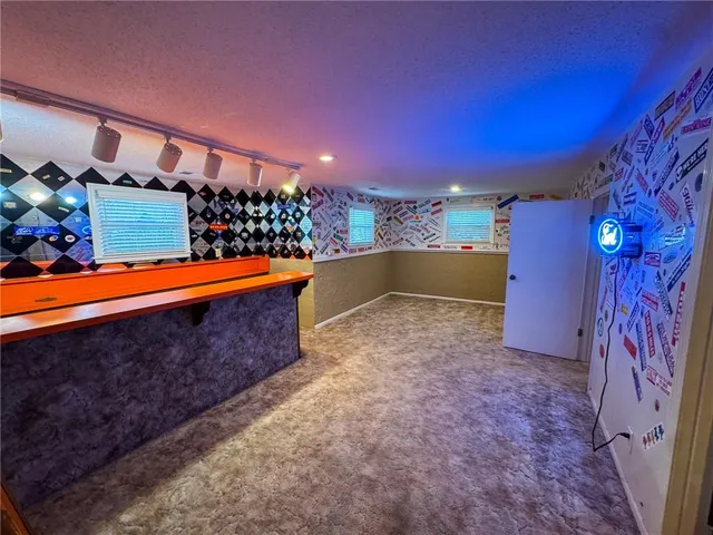 $425,000 | 8011 Gillette Street, Lenexa, KS 66215