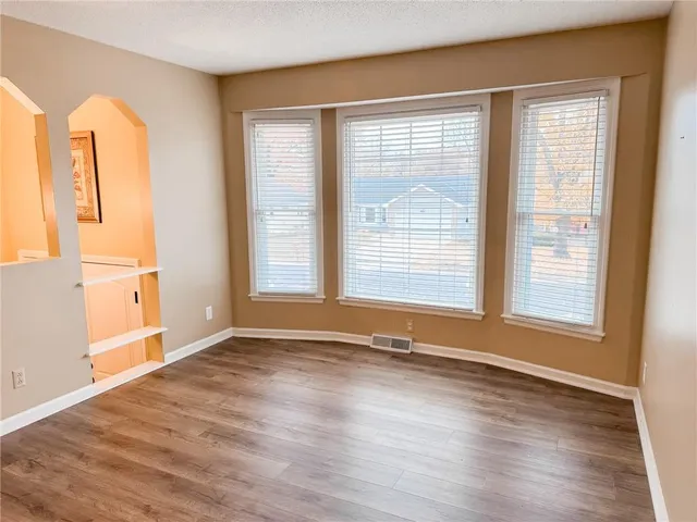 $425,000 | 8011 Gillette Street, Lenexa, KS 66215