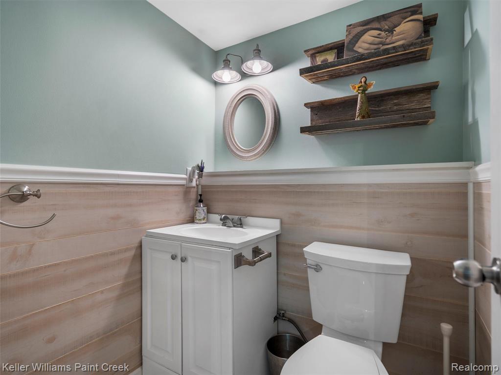 1377 Ruby Avenue Rochester Hills, MI 48309 - Photo 23 of 34