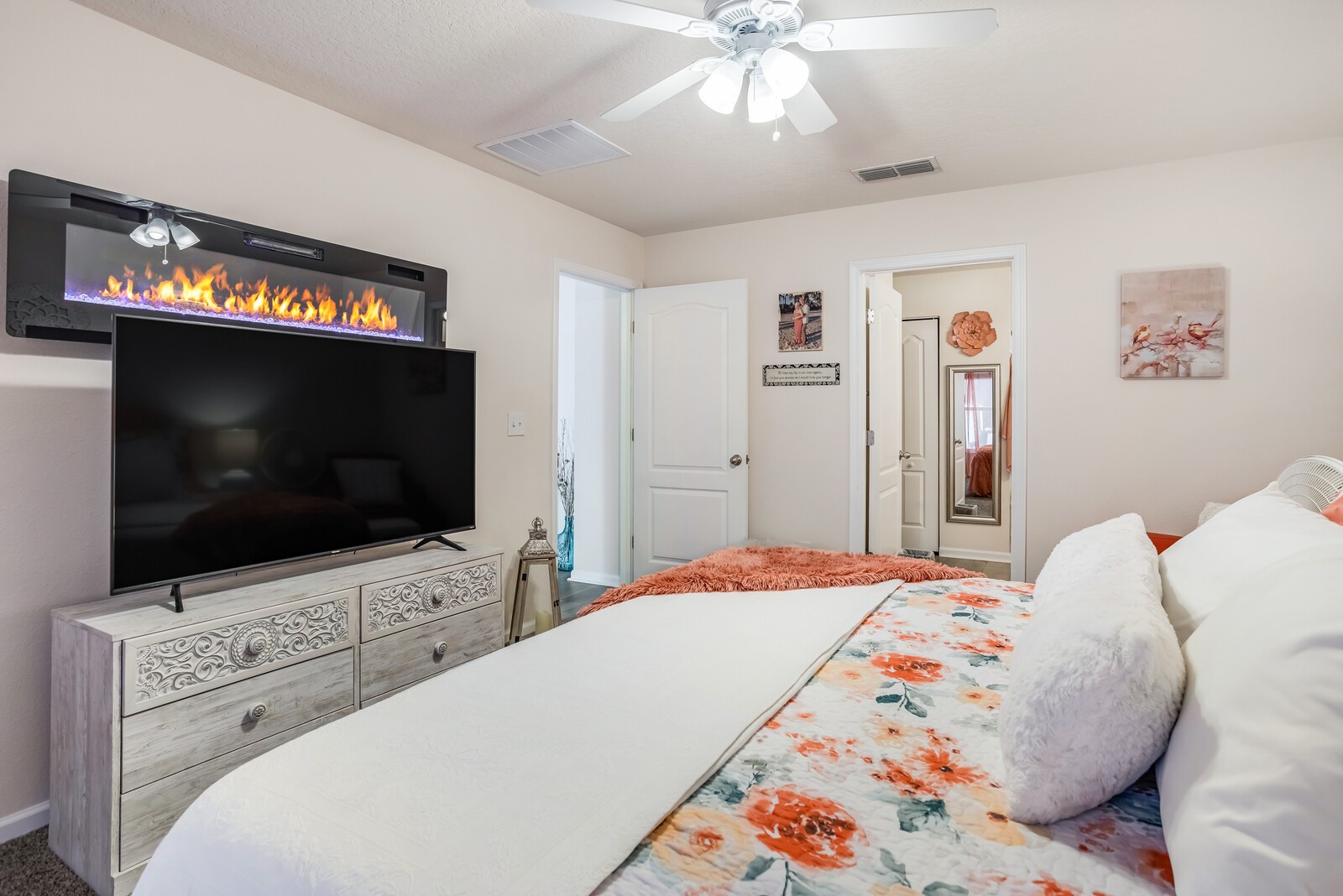 95170 Timberlake Drive Fernandina Beach, FL 32034 - Photo 11 of 36 a bedroom with a flat screen tv on dresser and a chandelier