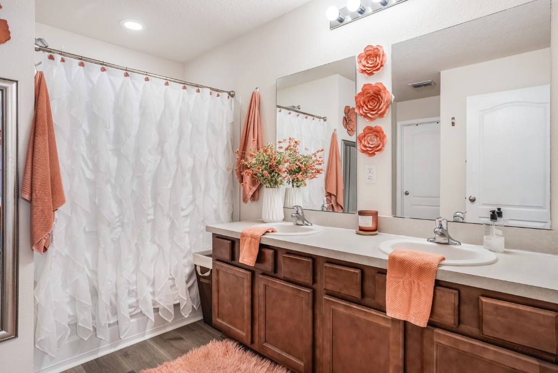 95170 Timberlake Drive Fernandina Beach, FL 32034 - Photo 13 of 36 a bathroom with a sink vanity and a mirror