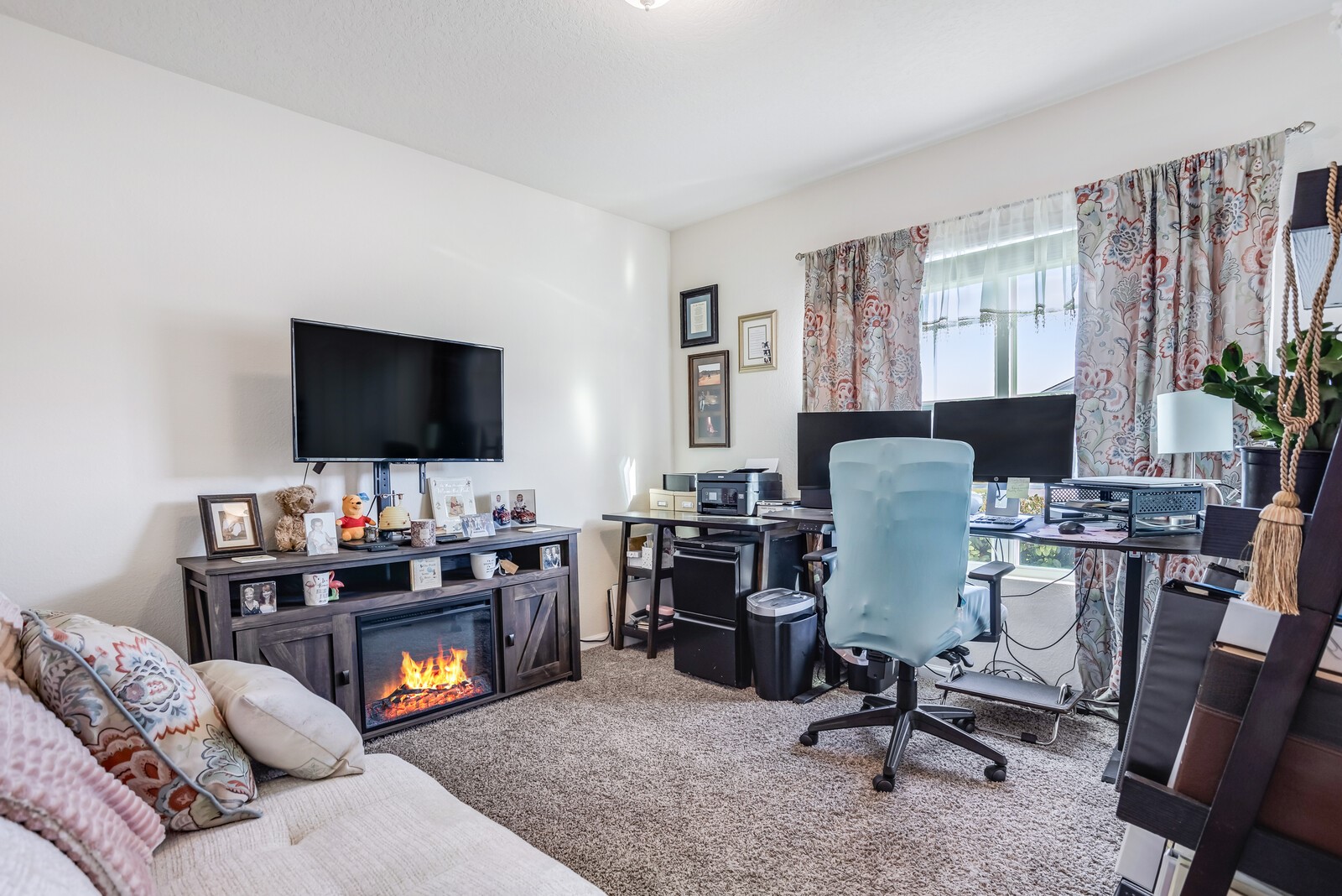 95170 Timberlake Drive Fernandina Beach, FL 32034 - Photo 19 of 36 a view of a livingroom with workspace and a window