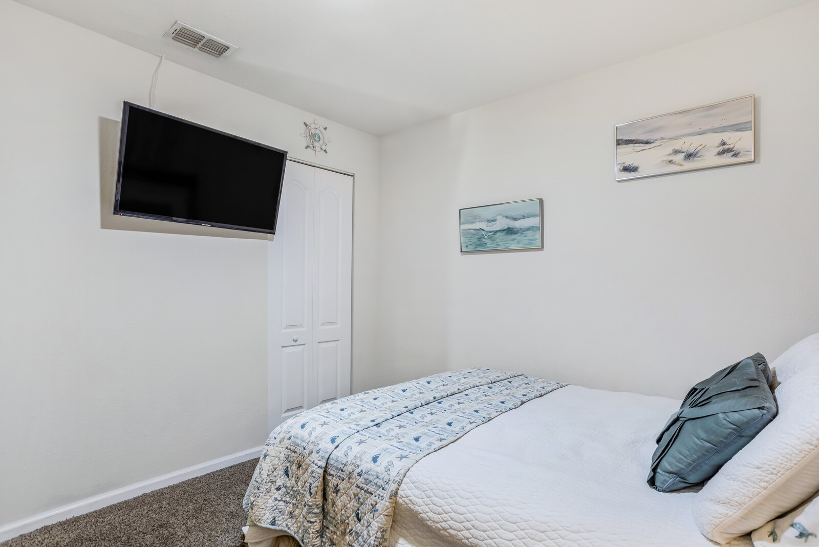 95170 Timberlake Drive Fernandina Beach, FL 32034 - Photo 22 of 36 a bedroom with a bed and a flat screen tv