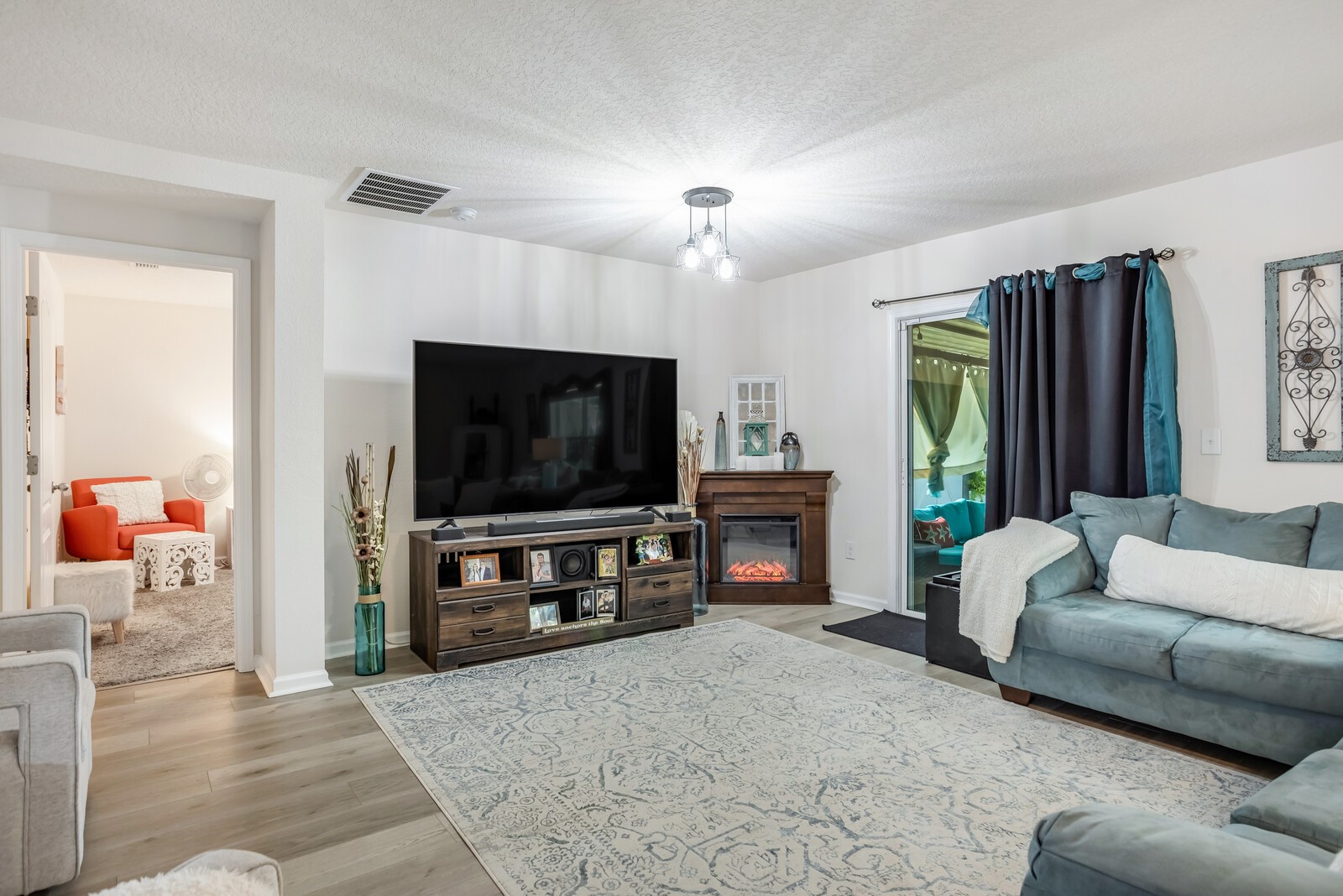 95170 Timberlake Drive Fernandina Beach, FL 32034 - Photo 5 of 36 a living room with furniture and a flat screen tv