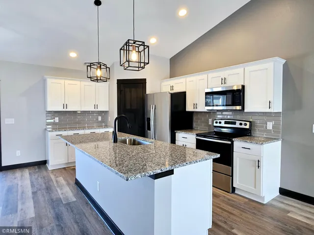 $349,900 | 1044 Cullen Street, St. Peter, MN 56082