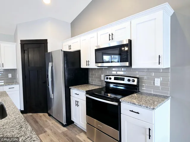 $349,900 | 1044 Cullen Street, St. Peter, MN 56082