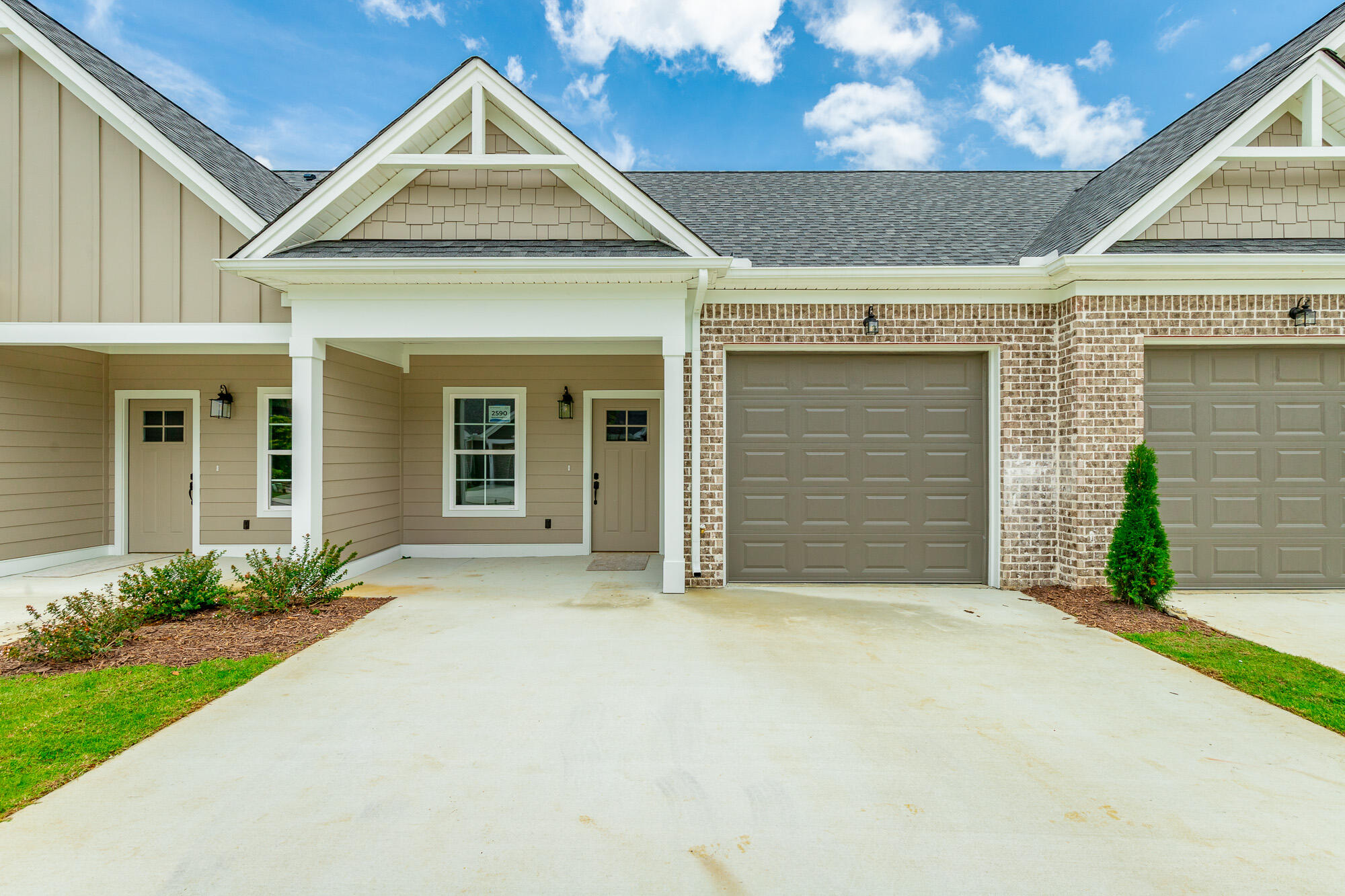 2590 Bannerman Lane Chattanooga, TN 37421 - Photo 1 of 46 2599 Brannerman Road HD-83