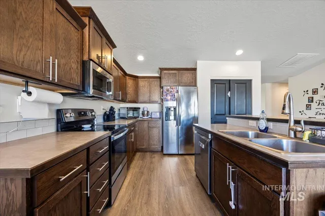 $369,900 | 317 Cliff Swallow Avenue, Caldwell, ID 83605