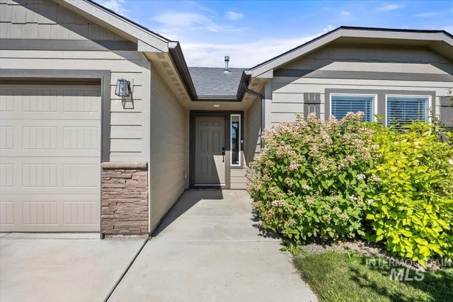$369,900 | 317 Cliff Swallow Avenue, Caldwell, ID 83605