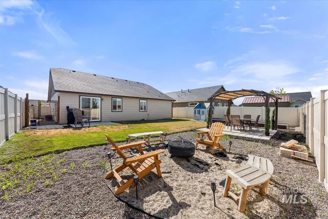 $369,900 | 317 Cliff Swallow Avenue, Caldwell, ID 83605