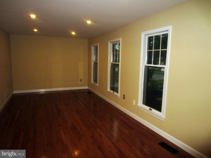 2403 Rosedown Drive Reston, VA 20191 - Photo 11 of 24 Living Room