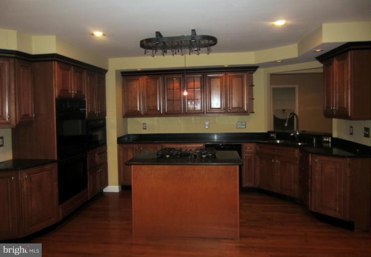 2403 Rosedown Drive Reston, VA 20191 - Photo 18 of 24 Kitchen