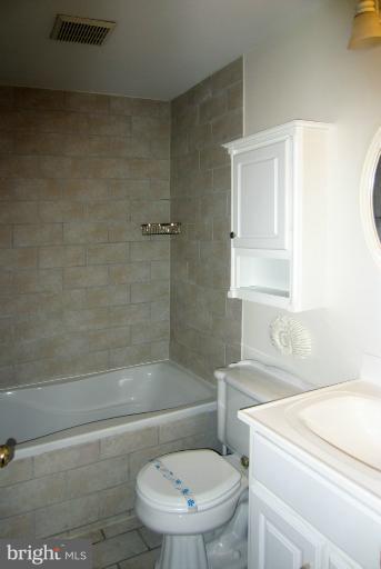 2403 Rosedown Drive Reston, VA 20191 - Photo 20 of 24 Hall Bath