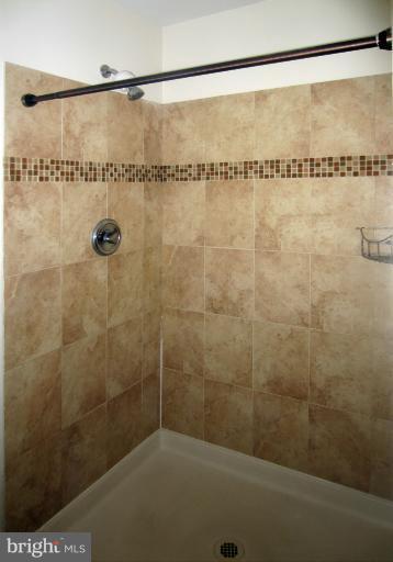 2403 Rosedown Drive Reston, VA 20191 - Photo 22 of 24 Bath (Master)