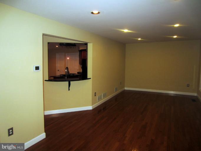 2403 Rosedown Drive Reston, VA 20191 - Photo 6 of 24 Living Room