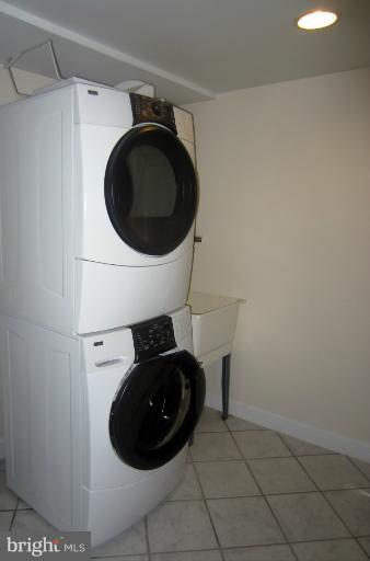 2403 Rosedown Drive Reston, VA 20191 - Photo 9 of 24 Laundry