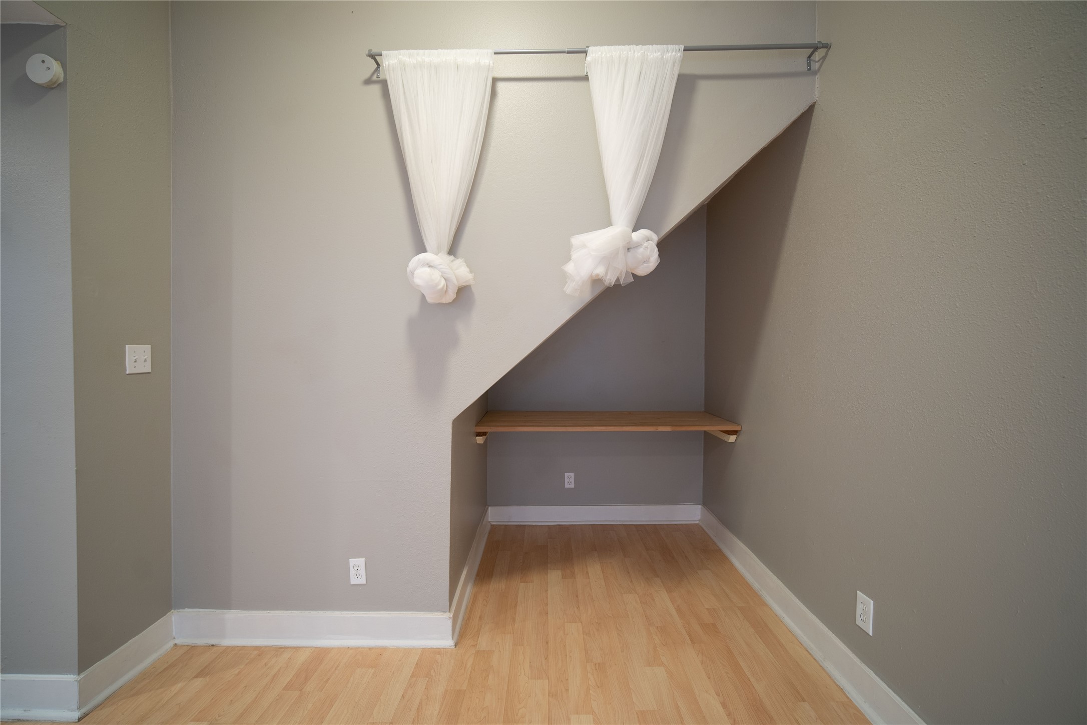 711 Graham Place, Unit B Austin, TX 78705 - Photo 11 of 13 a view of entryway