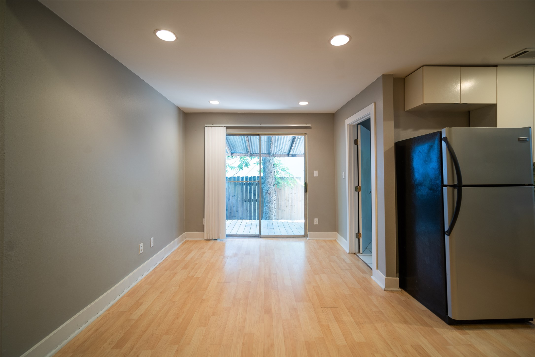 711 Graham Place, Unit B Austin, TX 78705 - Photo 3 of 13 a view of hallway with a large window and a refrigerator