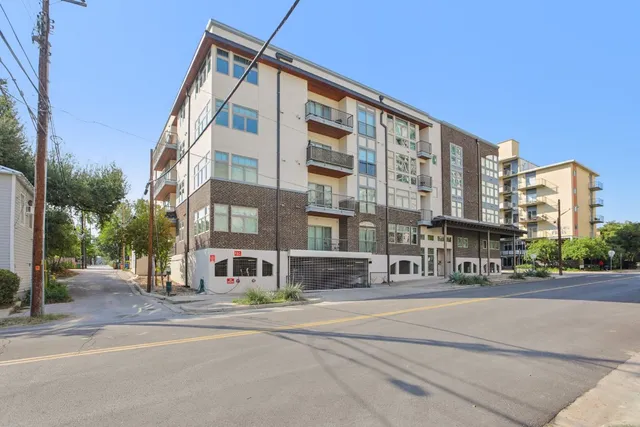$3,050 | 908 Nueces Street, Unit 28, Austin, TX 78701