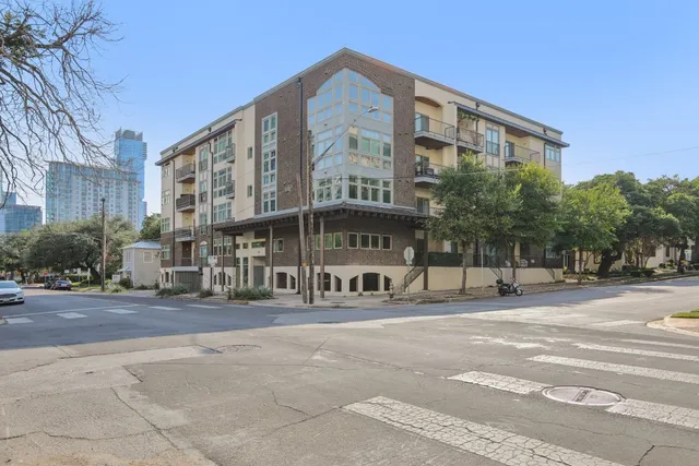 $3,050 | 908 Nueces Street, Unit 28, Austin, TX 78701