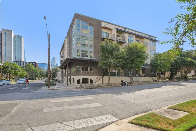 $3,050 | 908 Nueces Street, Unit 28, Austin, TX 78701
