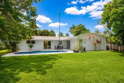 $950,000 | 14001 South Biscayne River Drive, Miami, FL 33161