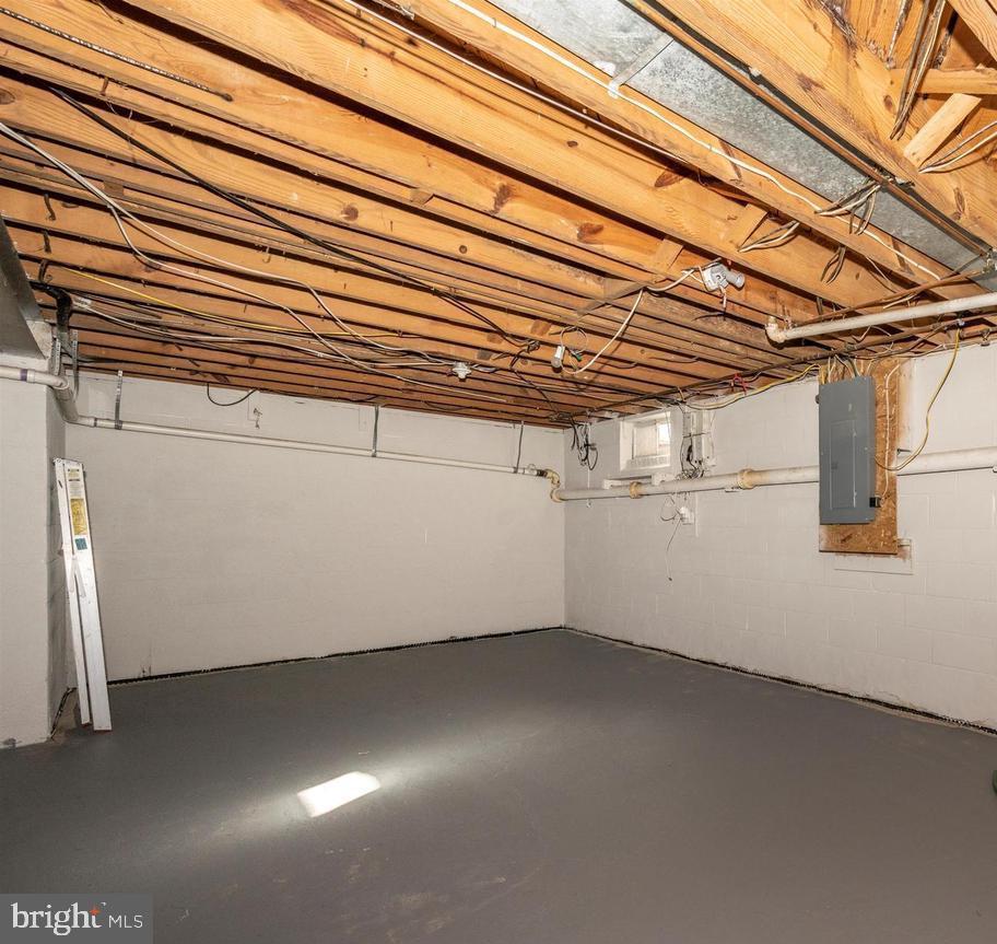 26820 Ridge Road Damascus, MD 20872 - Photo 24 of 25 a view of a garage