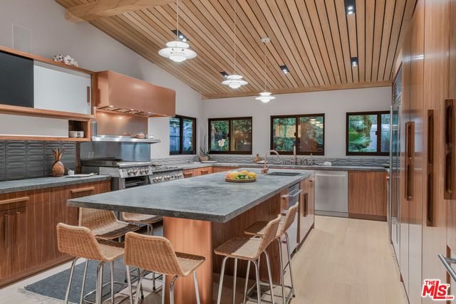 $8,995,000 | 6738 Wildlife Road, Malibu, CA 90265