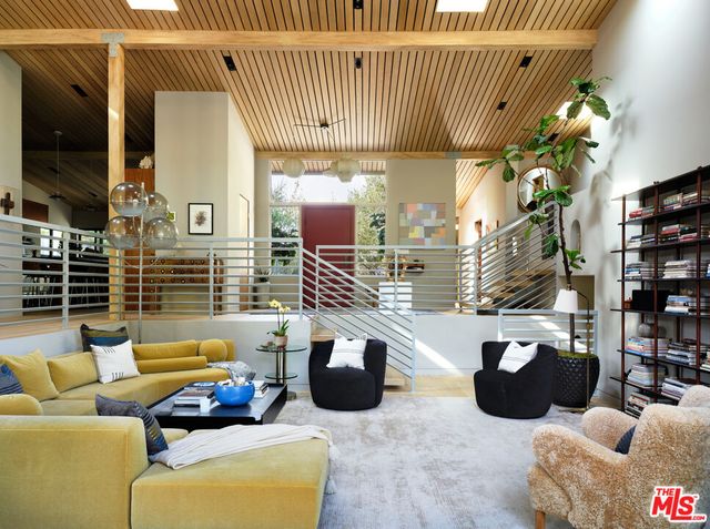 $8,995,000 | 6738 Wildlife Road, Malibu, CA 90265