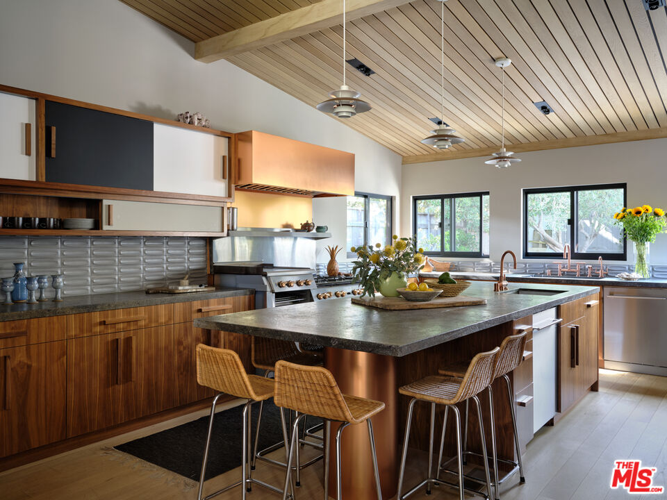 6738 Wildlife Road Malibu, CA 90265 - Photo 7 of 38