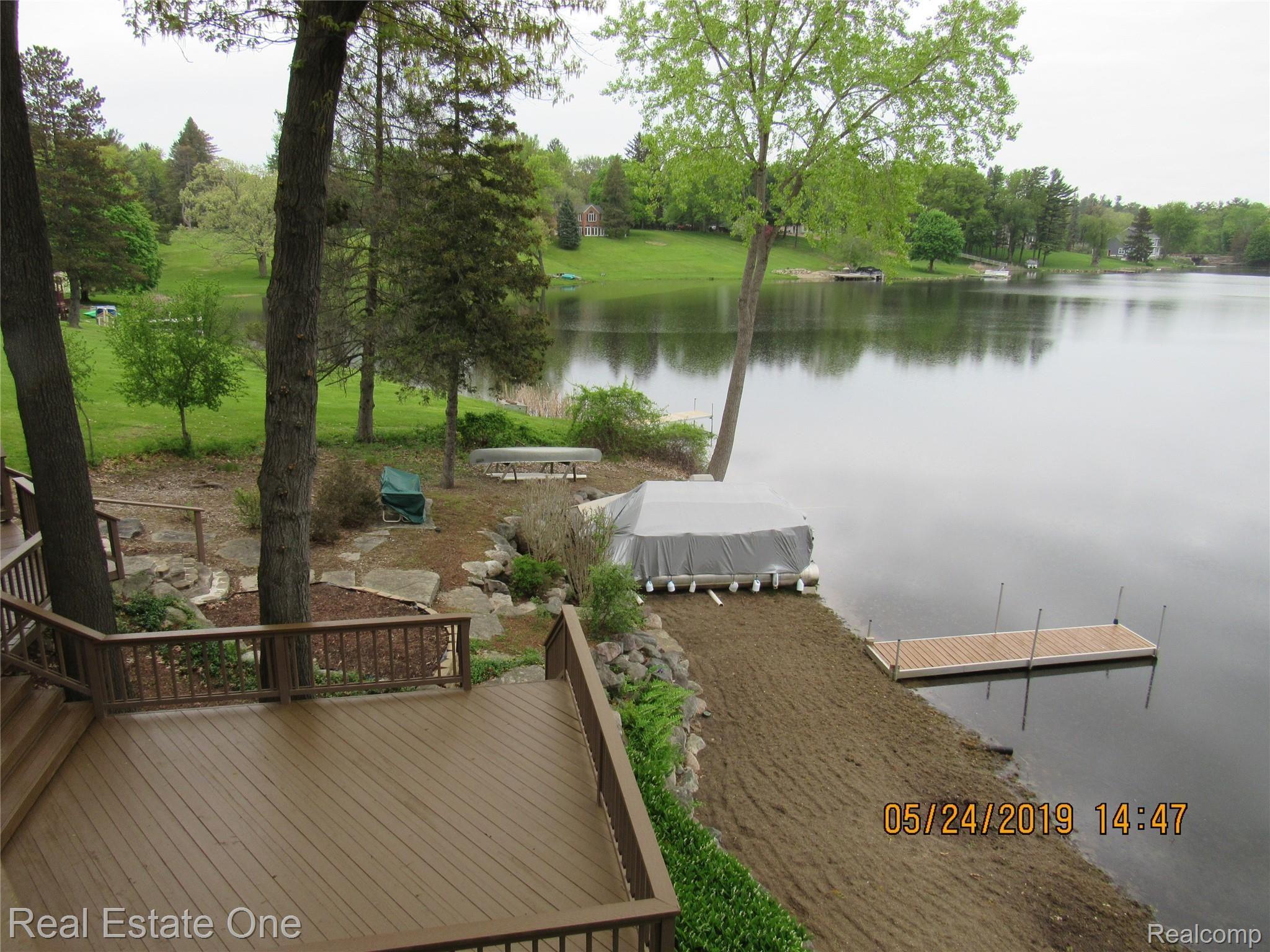 384 Nakomis Road Lake Orion, MI 48362 - Photo 72 of 77 IMG_0583.JPG