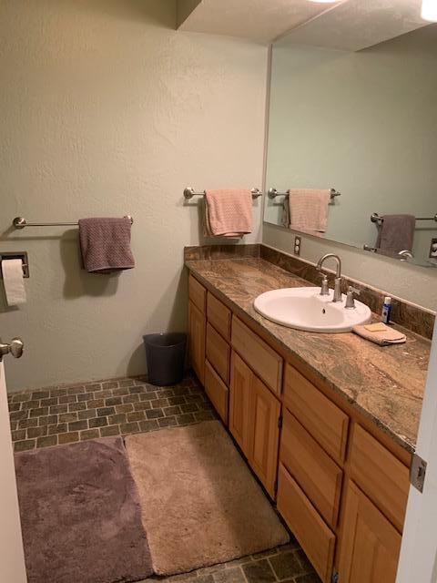 4450 Leonard Road Grants Pass, OR 97527 - Photo 21 of 39 guest bathroom 2