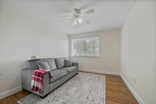 $1,950 | 1727 Village Boulevard, Unit 306, West Palm Beach, FL 33409