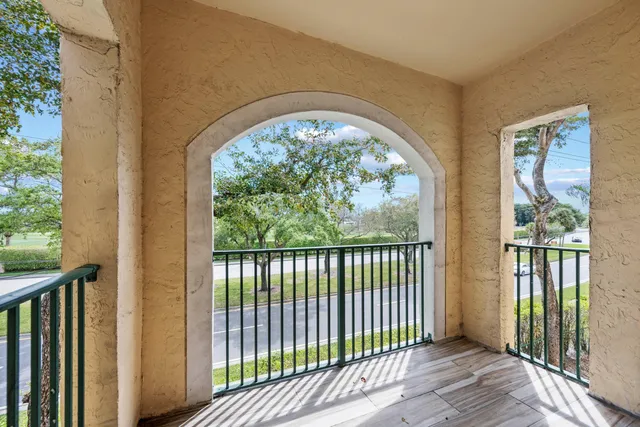 $1,950 | 1727 Village Boulevard, Unit 306, West Palm Beach, FL 33409