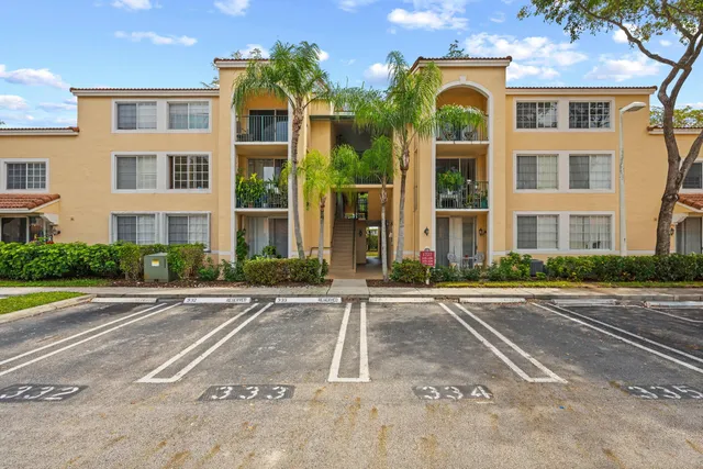 $1,950 | 1727 Village Boulevard, Unit 306, West Palm Beach, FL 33409
