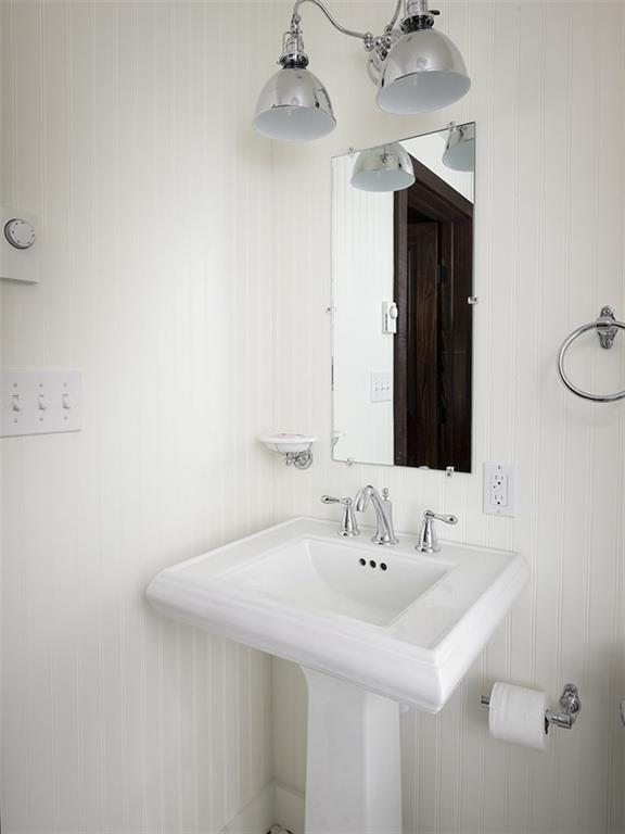 250 Imperial Road Hidden Valley, PA 15502 - Photo 15 of 25 Another bath!