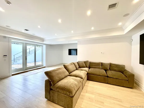 $150,000 | 59 Shinnecock Hills Road, Southampton, NY 11968