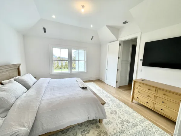 $150,000 | 59 Shinnecock Hills Road, Southampton, NY 11968