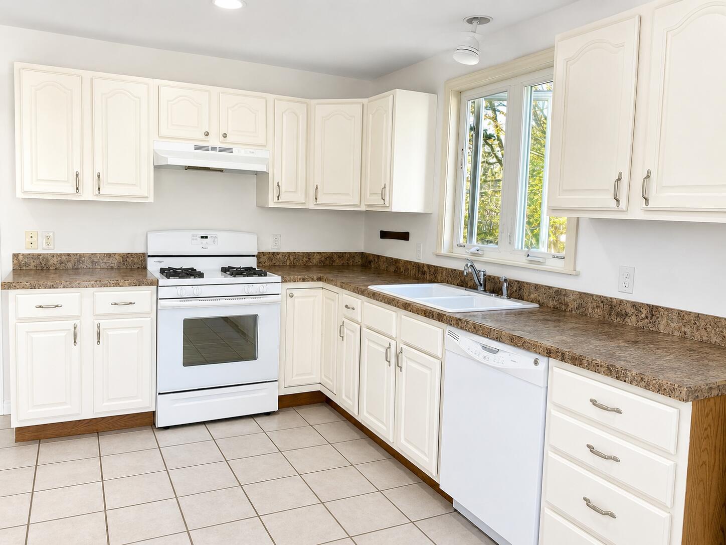 34 10th Street South Edgartown, MA 02539 - Photo 9 of 20 ChatGPT Image May 14, 2026, 11_00_04 AM
