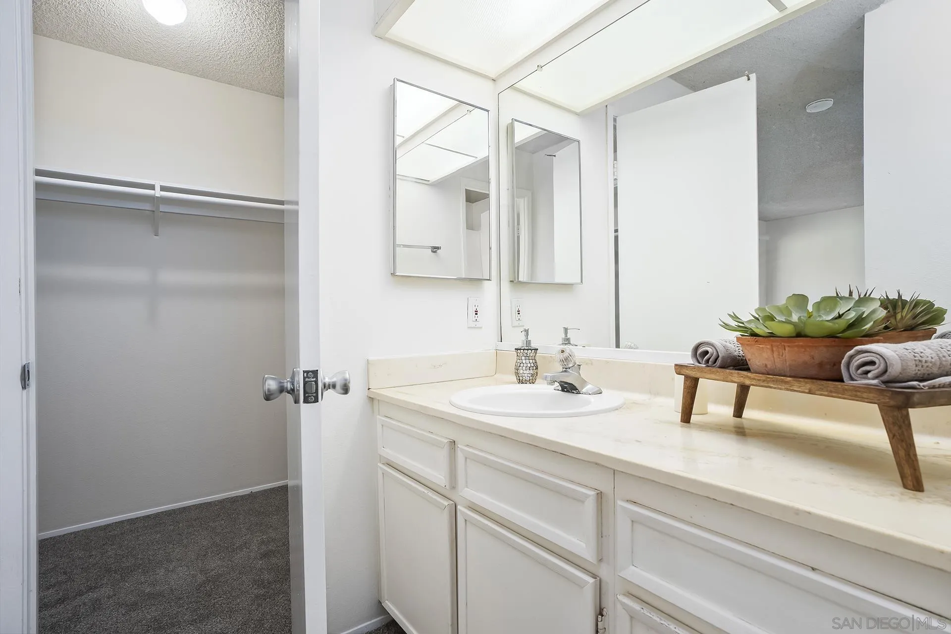 10596 Kerrigan Court Santee, CA 92071 - Photo 16 of 38