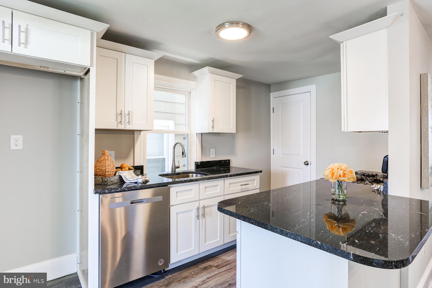 339 Springdale Road York, PA 17403 - Photo 2 of 22 Gallery Image 2