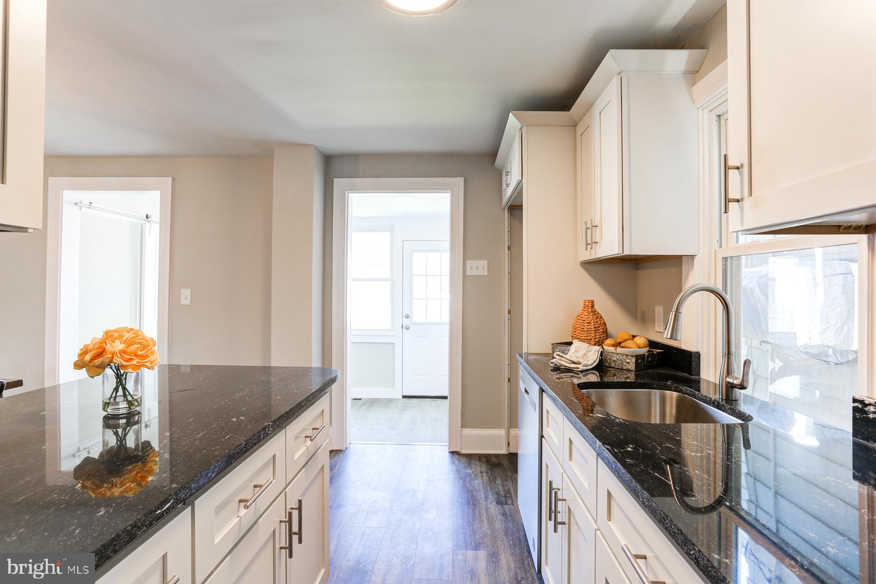 339 Springdale Road York, PA 17403 - Photo 3 of 22 Gallery Image 3
