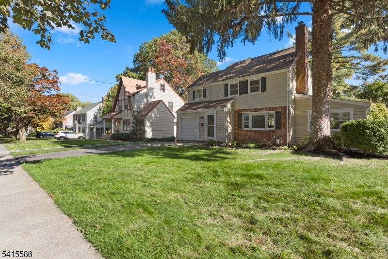 a view of a house with a backyard