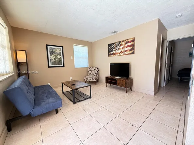 $2,050 | 212 Southwest 2nd Terrace, Unit 1A, Dania Beach, FL 33004