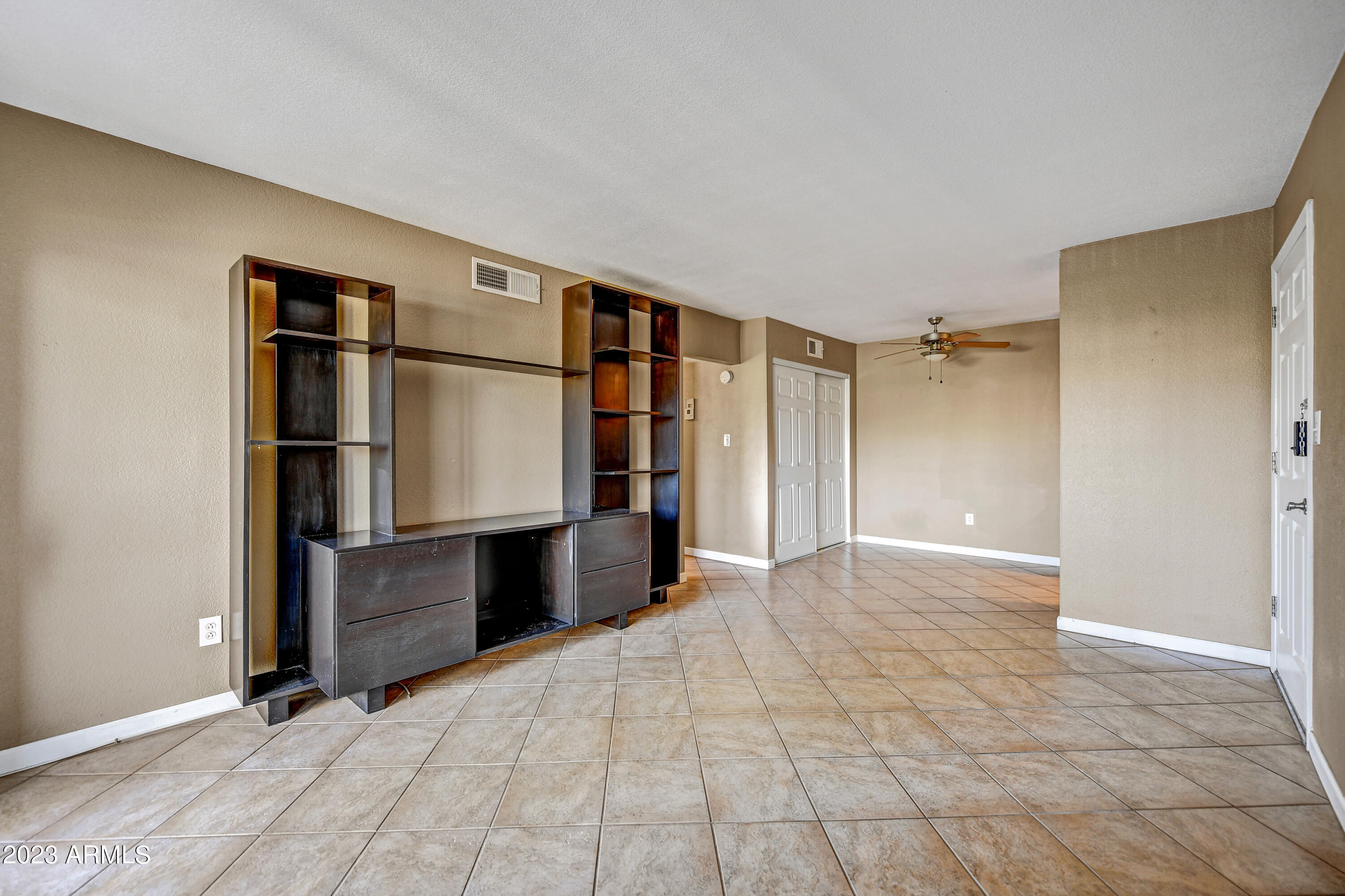 5877 North Granite Reef Road, Unit 1105 Scottsdale, AZ 85250 - Photo 6 of 15 Living Room