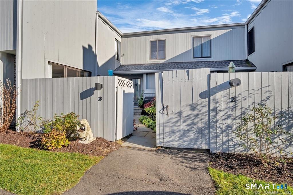 3 Sandlewood Lane, Unit 3 Ridgefield, CT 06877 - Photo 1 of 16