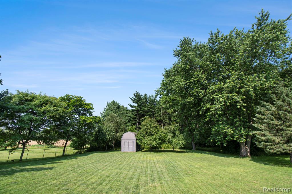 6269 North Webster Road Flint, MI 48504 - Photo 12 of 16